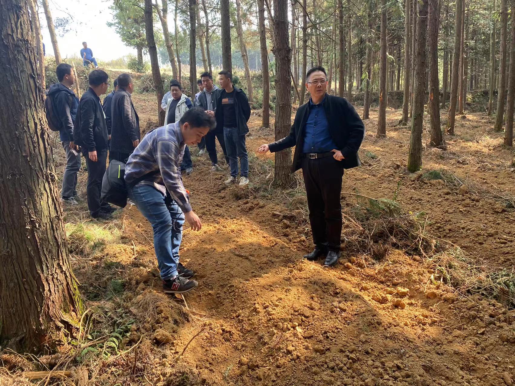 楊仁德赴石阡縣林下羊肚菌省級示范基地調研